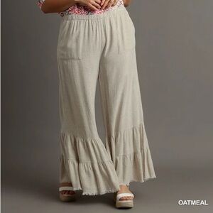 Linen blend ruffled pants with pockets and frayed hem.